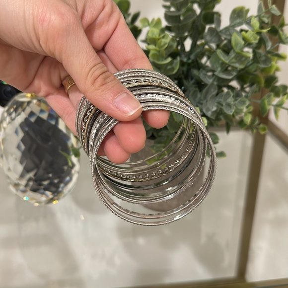 Cache Silver Bangles - Picture 7 of 11